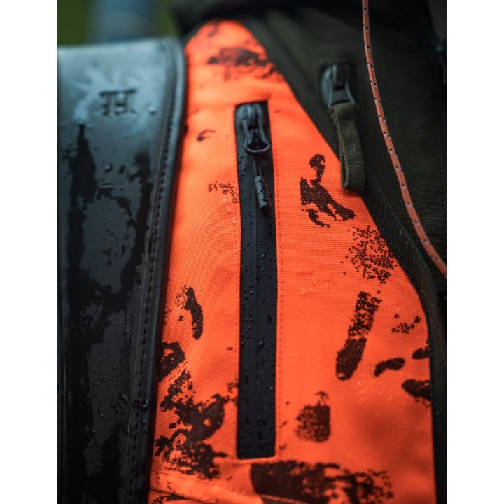 Seeland Trax Blaze strong vest for group hunting.